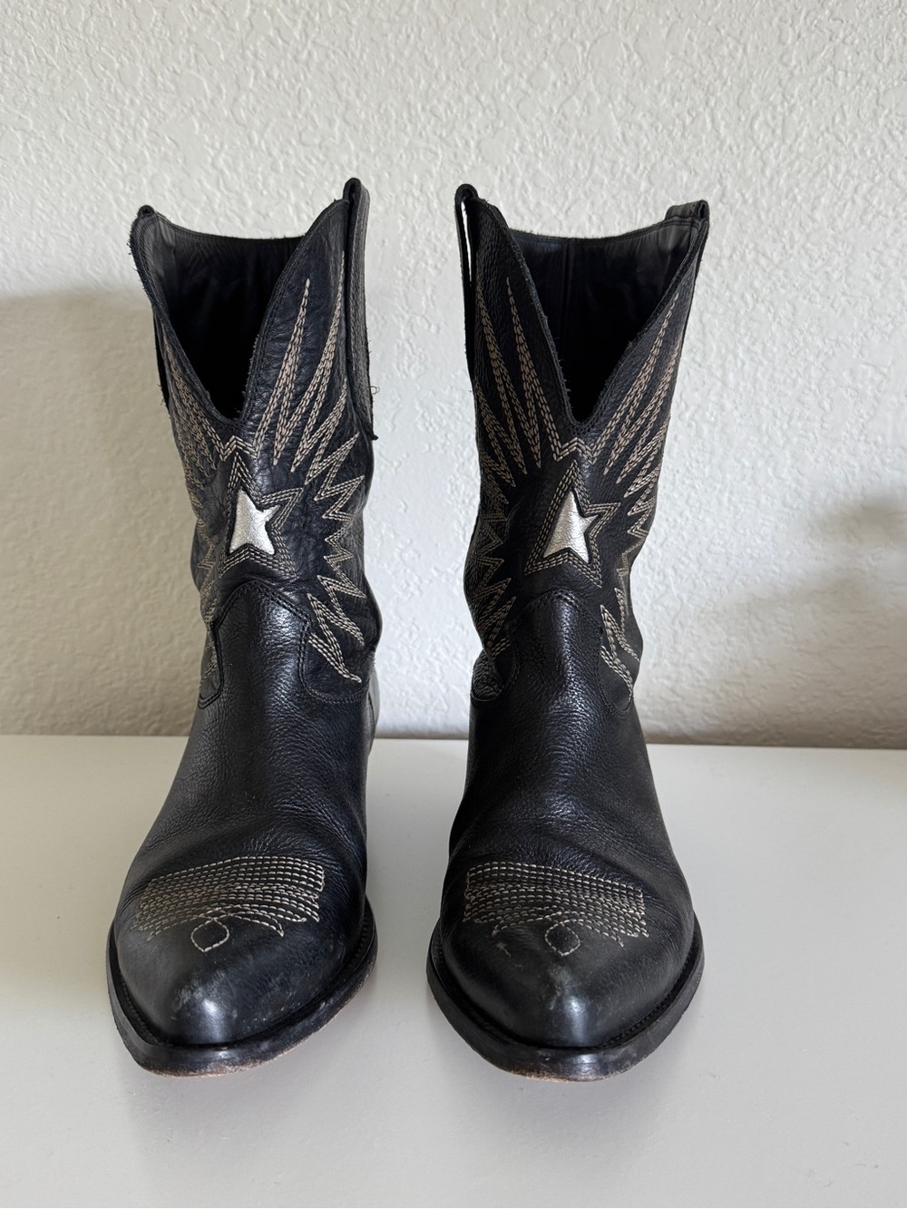 Golden Goose Wish Star 40mm Embroidered Leather Cowboy Boots – Black
Size 39 - Picture 11 of 14